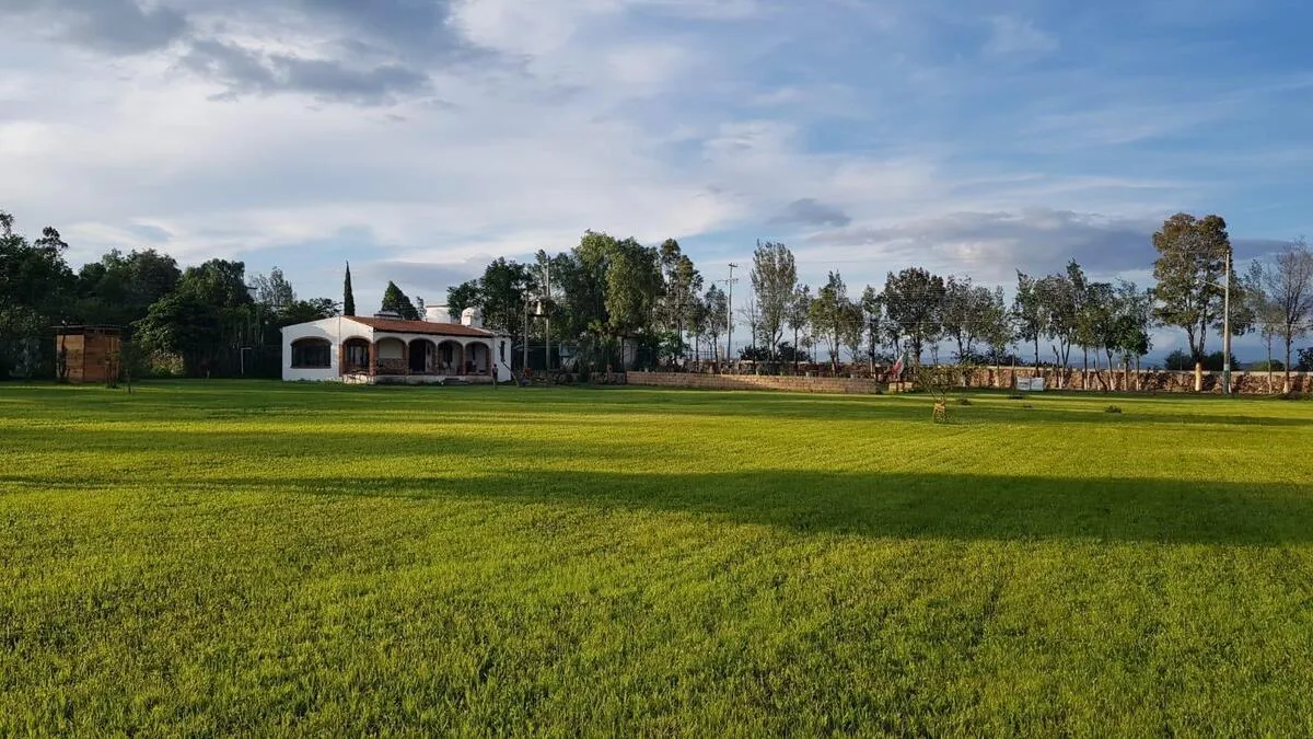 Venta de amplia propiedad en Residencial Granjas Residenciales de Tequisquiapan