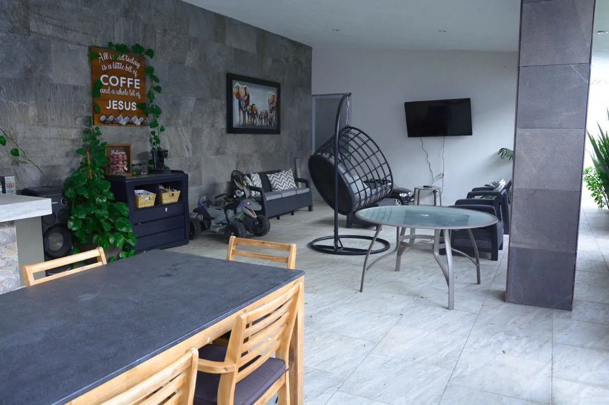 Magnífica casa en venta en fraccionamiento Leñeros Vista Hermosa